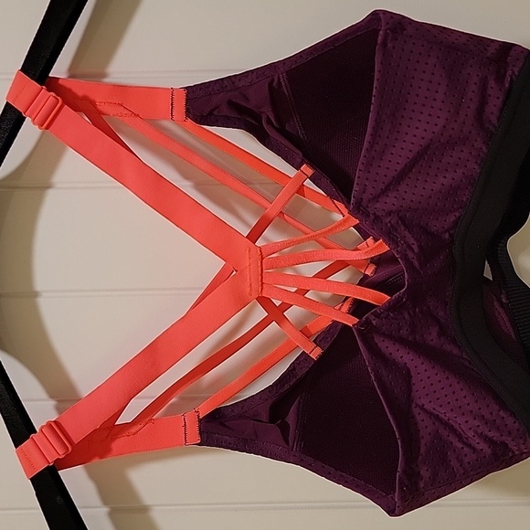 Victoria Sport Strappy Racer Back Sports Bra Size 32DD - Picture 2 of 5
